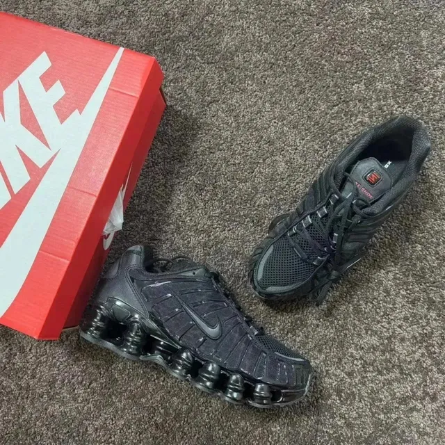 Nike Shox R4 Triple Black