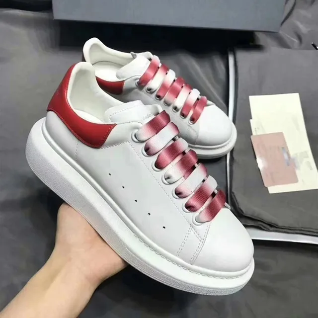 彩红尾