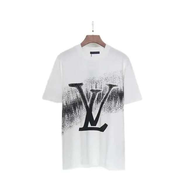Louis Vuitton T-Shirt Spray Paint LV Logo