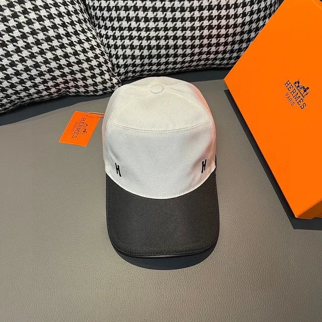 Hermès Cap Two-Tone H Logo