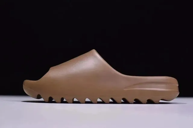 Yeezy Slide Earth