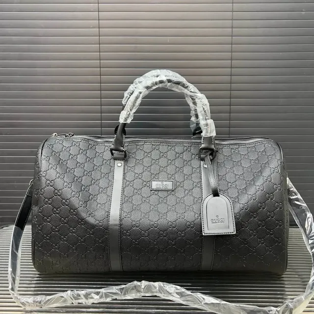 Gucci Duffle Bag GG Supreme
