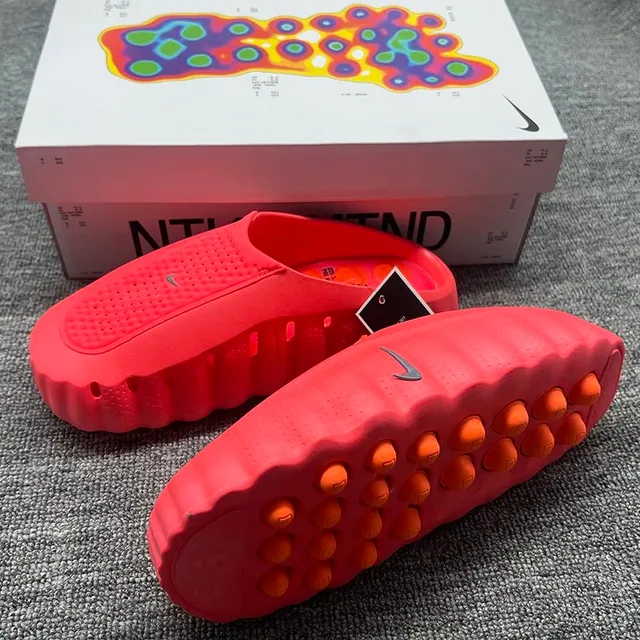 Nike Air VaporMax Plus Crimson