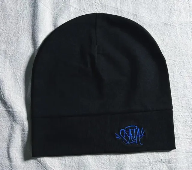 sy beanie 黑蓝刺绣 with original packing