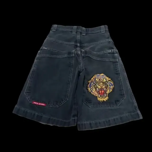 D18 black shorts