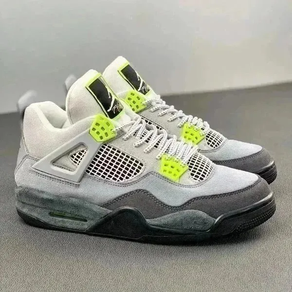 Air Jordan 4 Thunder