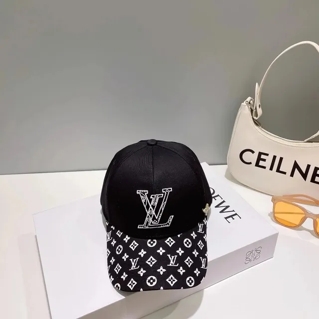 Louis Vuitton baseball cap black with white embroidered LV logo and Monogram brim