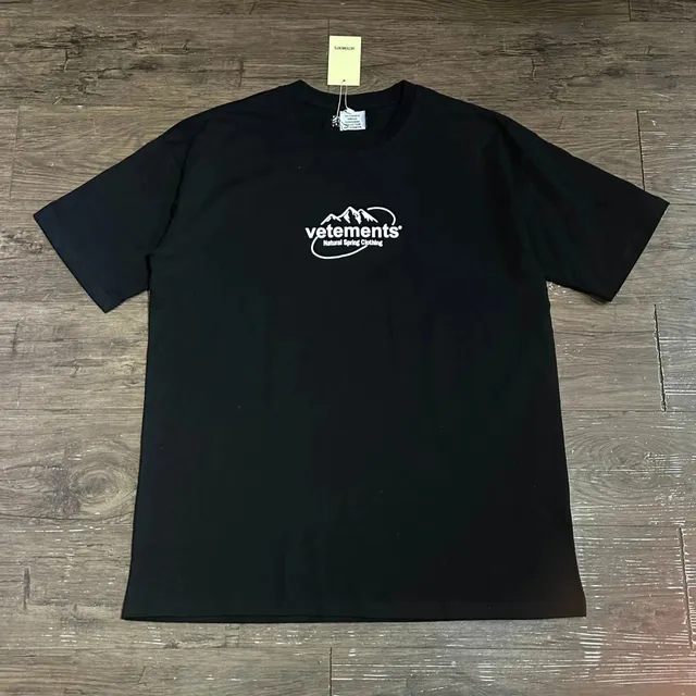 Vetements T-Shirt Mountain Logo