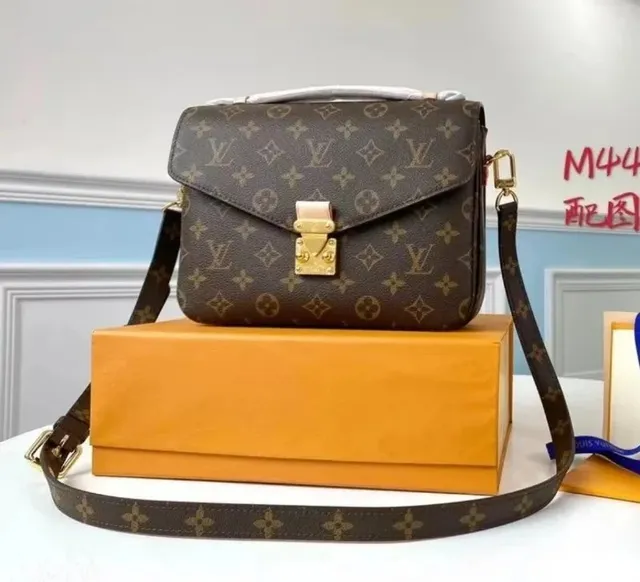 Louis Vuitton Pochette Métis Monogram Canvas