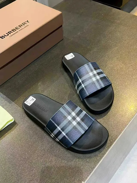 Burberry Equestrian Knight Slide Classic Check