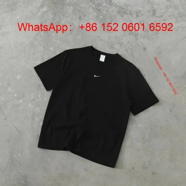 Nike T-Shirt Swoosh Logo