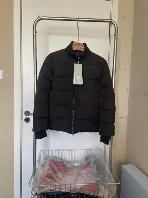 Canada Goose Puffer Jacket Classic Fit