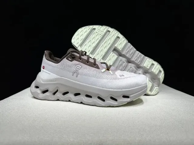 On Cloudmonster Cloud White