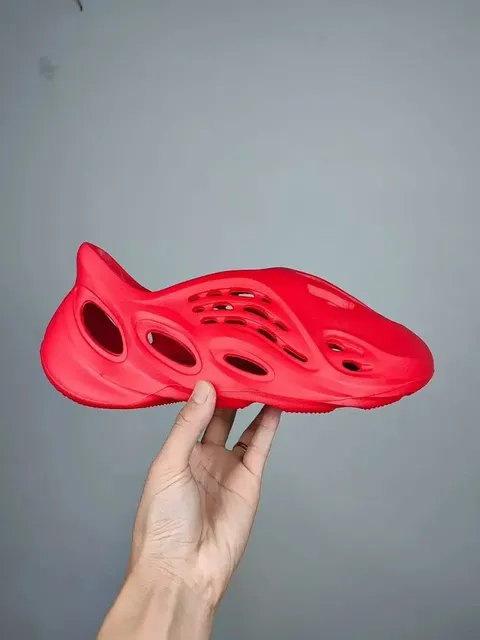 Yeezy Foam Runner Bright Red