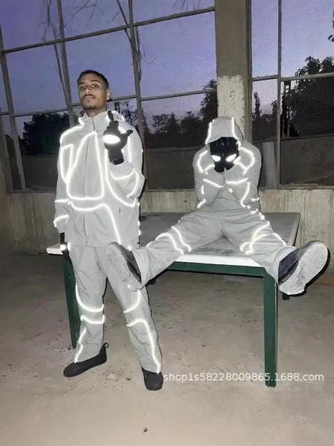 灰色套装带LGO