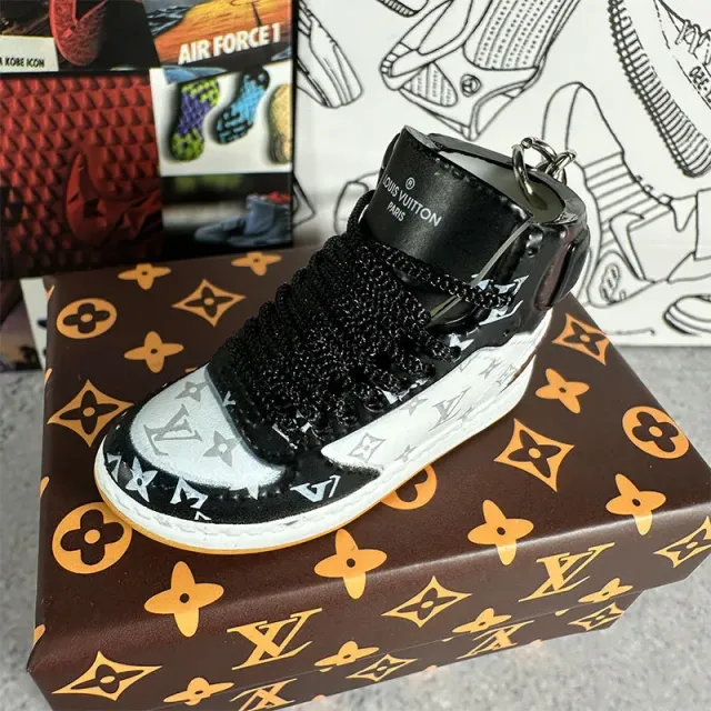 4.v black and white one + box