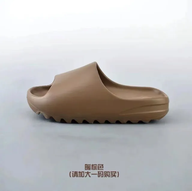 椰子拖鞋暖棕色