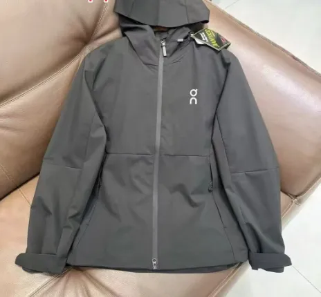 On Hooded Jacket Minimalist