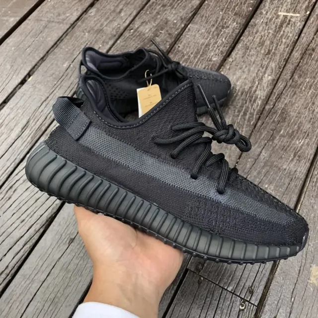 Yeezy Boost 350 V2 Zebra