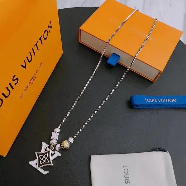 Louis Vuitton LV Chain Necklace Monogram Pendant