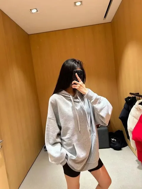 浅灰连帽