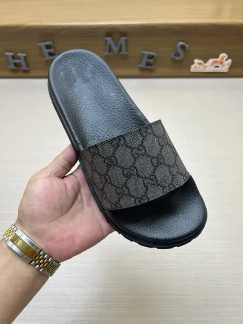 Gucci Slide Sandal GG Supreme