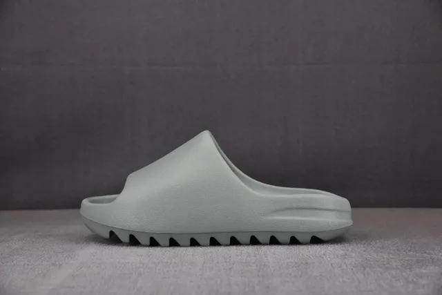Yeezy Slide Cloud