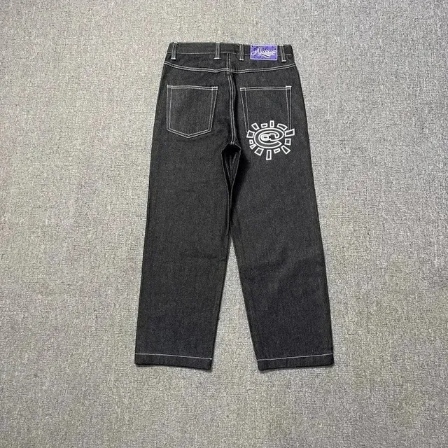 Corteiz Straight Fit Jeans Sun Logo Back Pocket