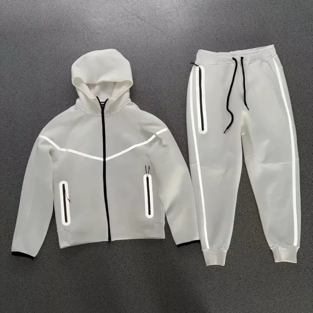 白色套装