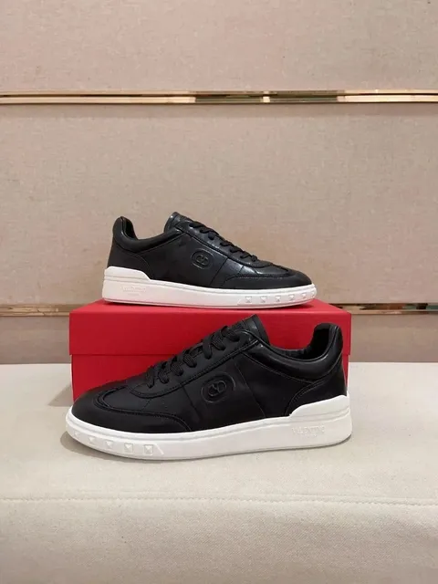 Valentino Oscar Low Black and White