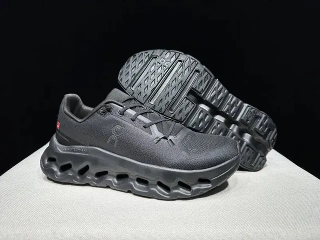 On Cloudmonster All Black