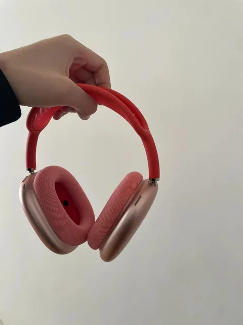 Apple AirPods Max Red