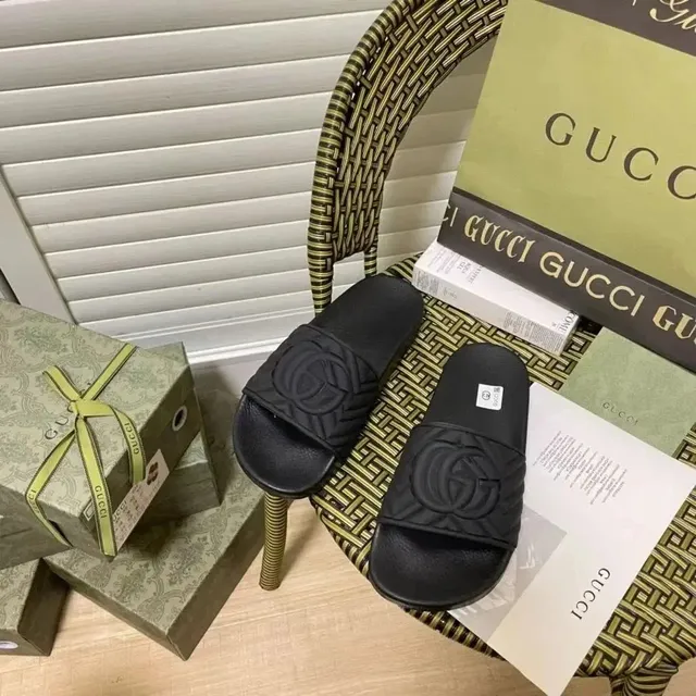 Gucci GG Marmont Slide