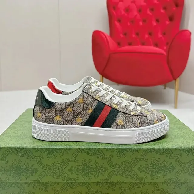 Gucci Rhyton Sneaker GG Supreme Bee Print