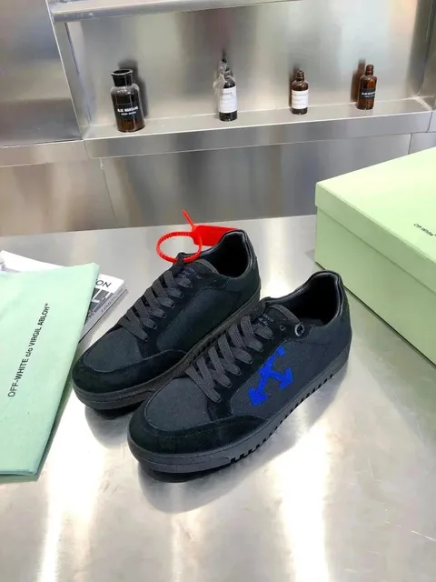 Off-White Low Top Sneaker Arrow Logo