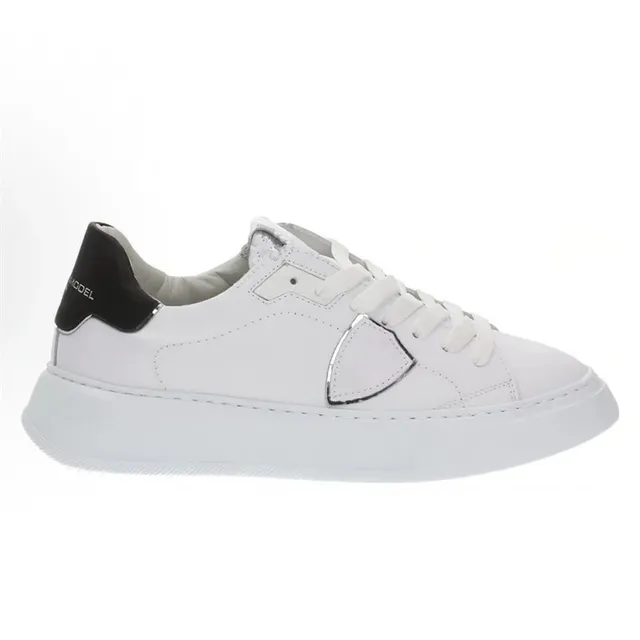 Signature Sneaker White with Black Heel Tab