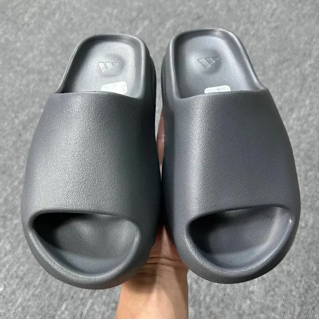 Yeezy Slide Onyx