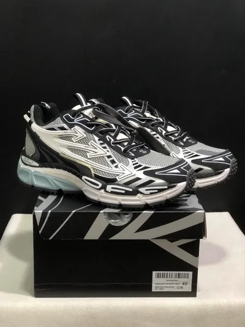 2002R Off-White Right Back Silver