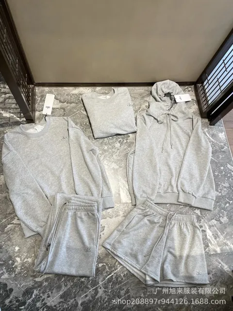 浅灰色