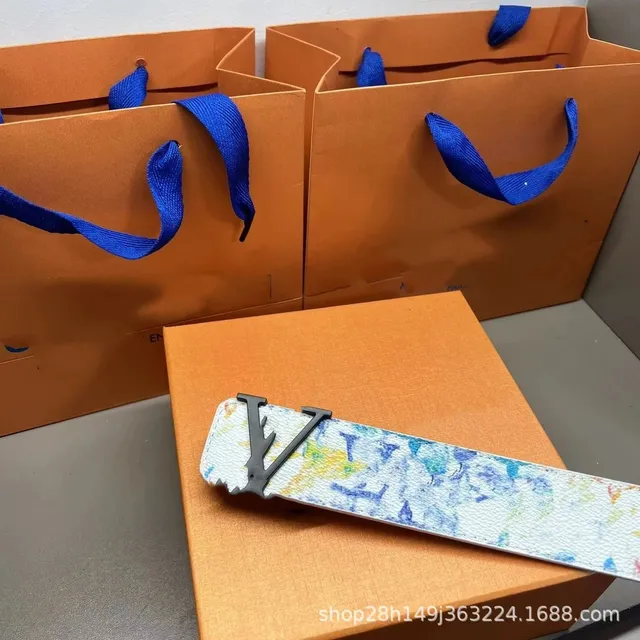 白涂鸦黑扣