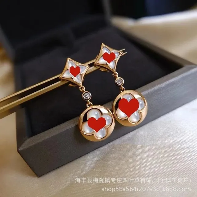 双花耳钉-白贝母