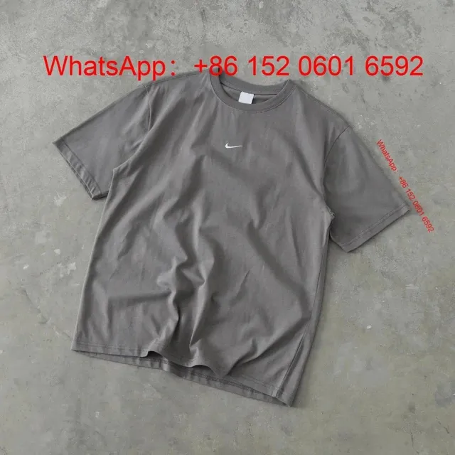 Nike T-Shirt Swoosh Logo