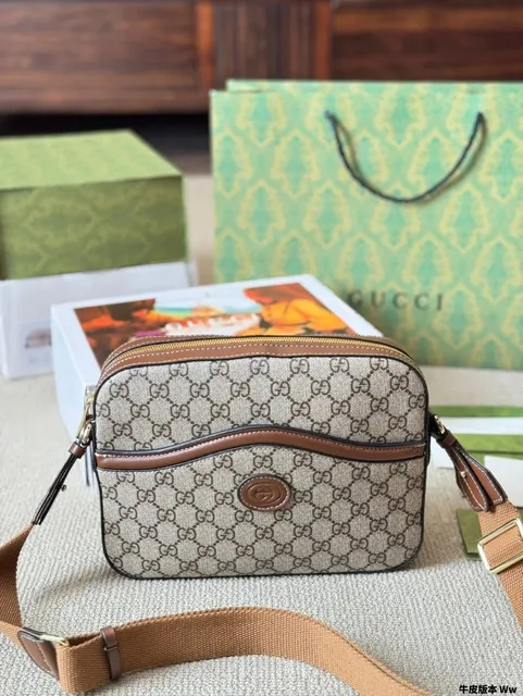 Gucci GG Marmont Camera Bag GG Supreme Canvas