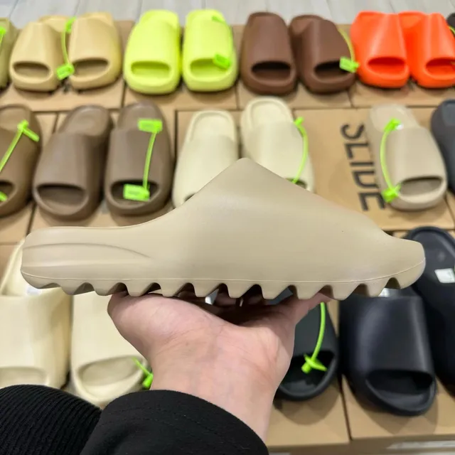 Yeezy Slide Bone