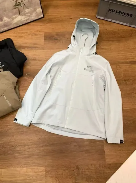 Arc'teryx Alpha SV Jacket Glacier White