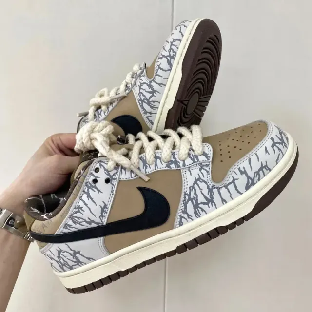Nike × Travis Scott Dunk Low Cactus Jack