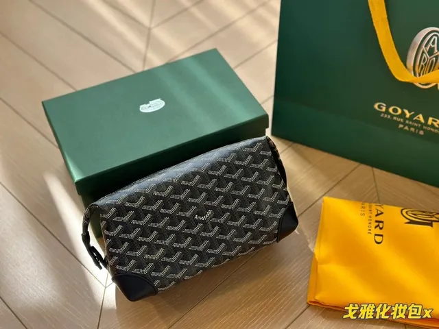 Goyard Cosmetic Pouch Chevron Monogram