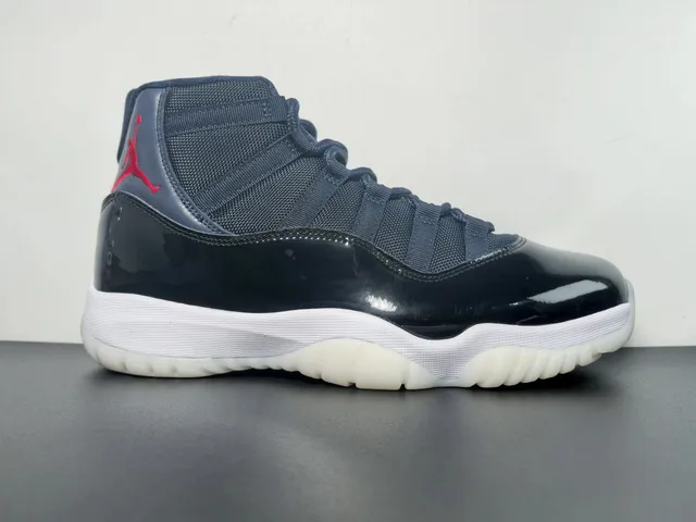 Air Jordan 11 Concord