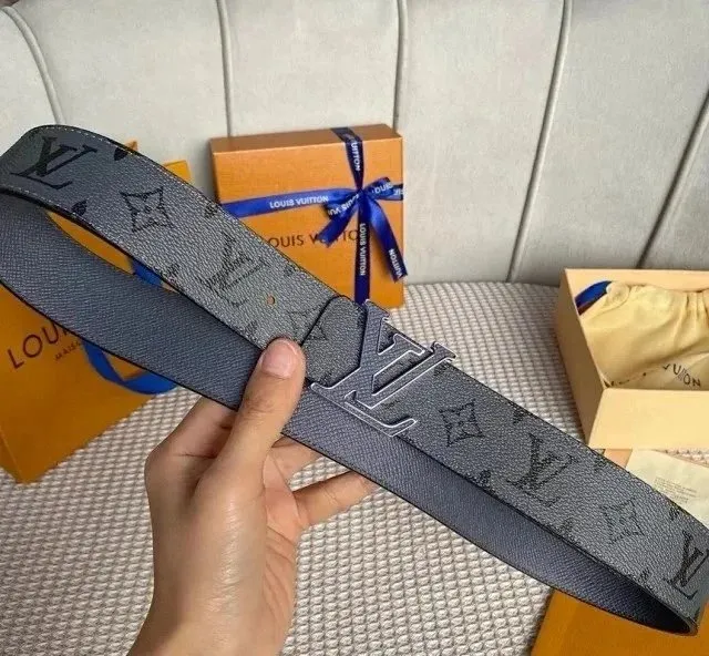 灰色