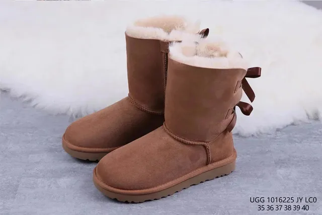 UGG Classic Short II Chocolate